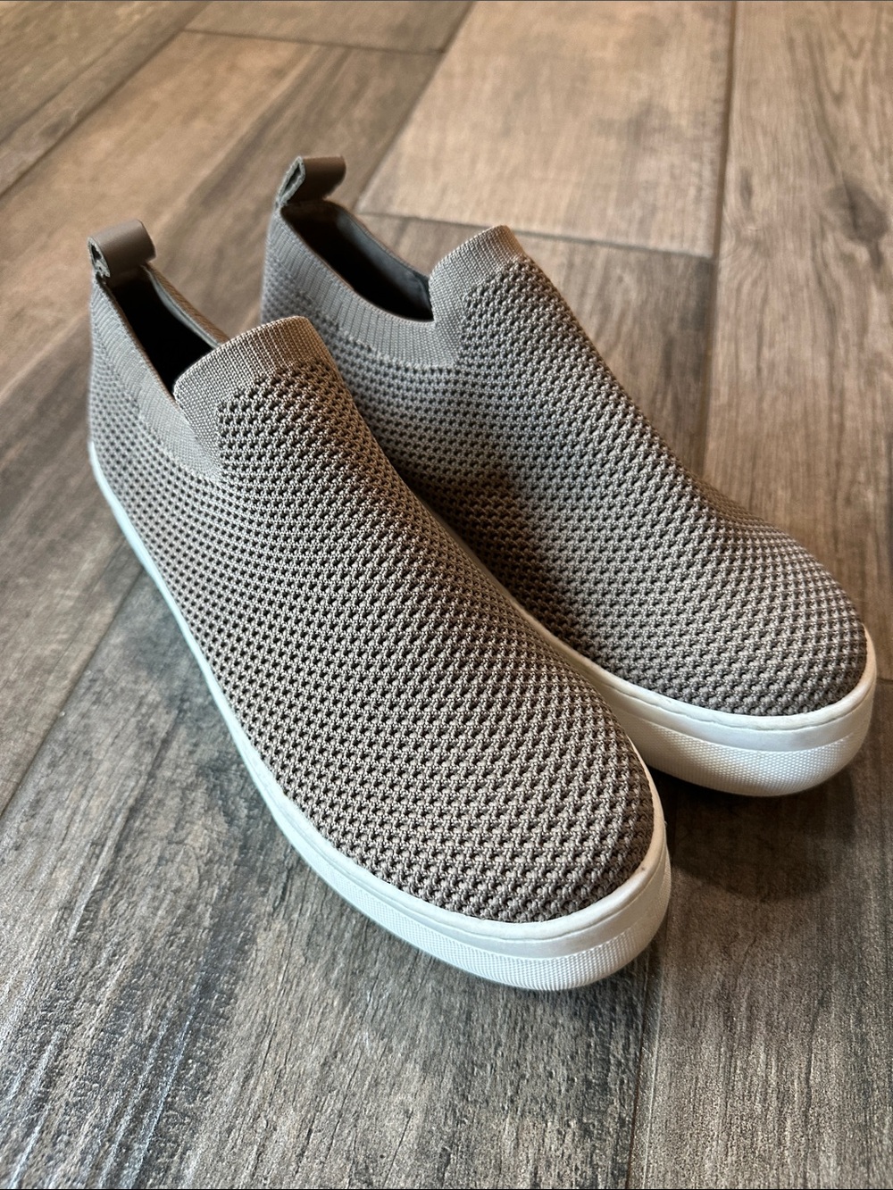 Deltan woman’s Slip-On Knit Sneakers - Taupe